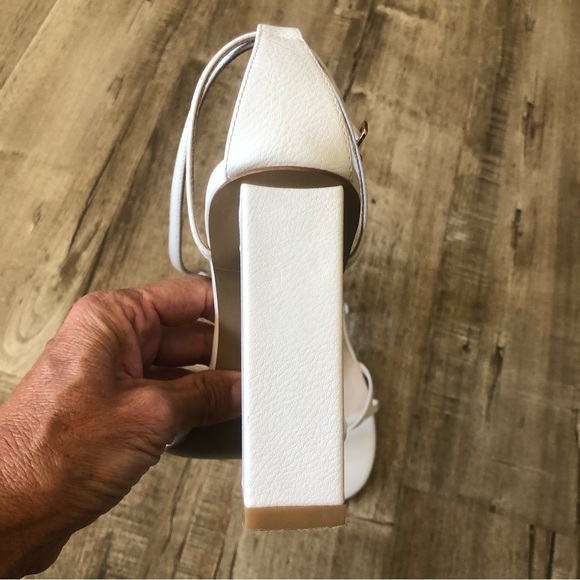 Raye Hatty Heel in White Block Heel 10 - Picture 7 of 16